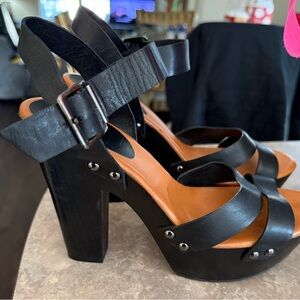 Gianni Bini Black Platform Sandals
